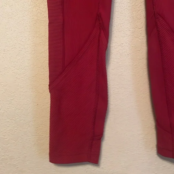 Lululemon daily lineup high rise leggings - Picture 2 of 8